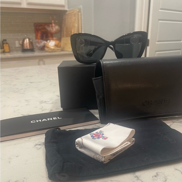 CHANEL 5445-H 501/S4 Black Cat Eye Butterfly Pearl Sunglasses - Picture 6 of 11